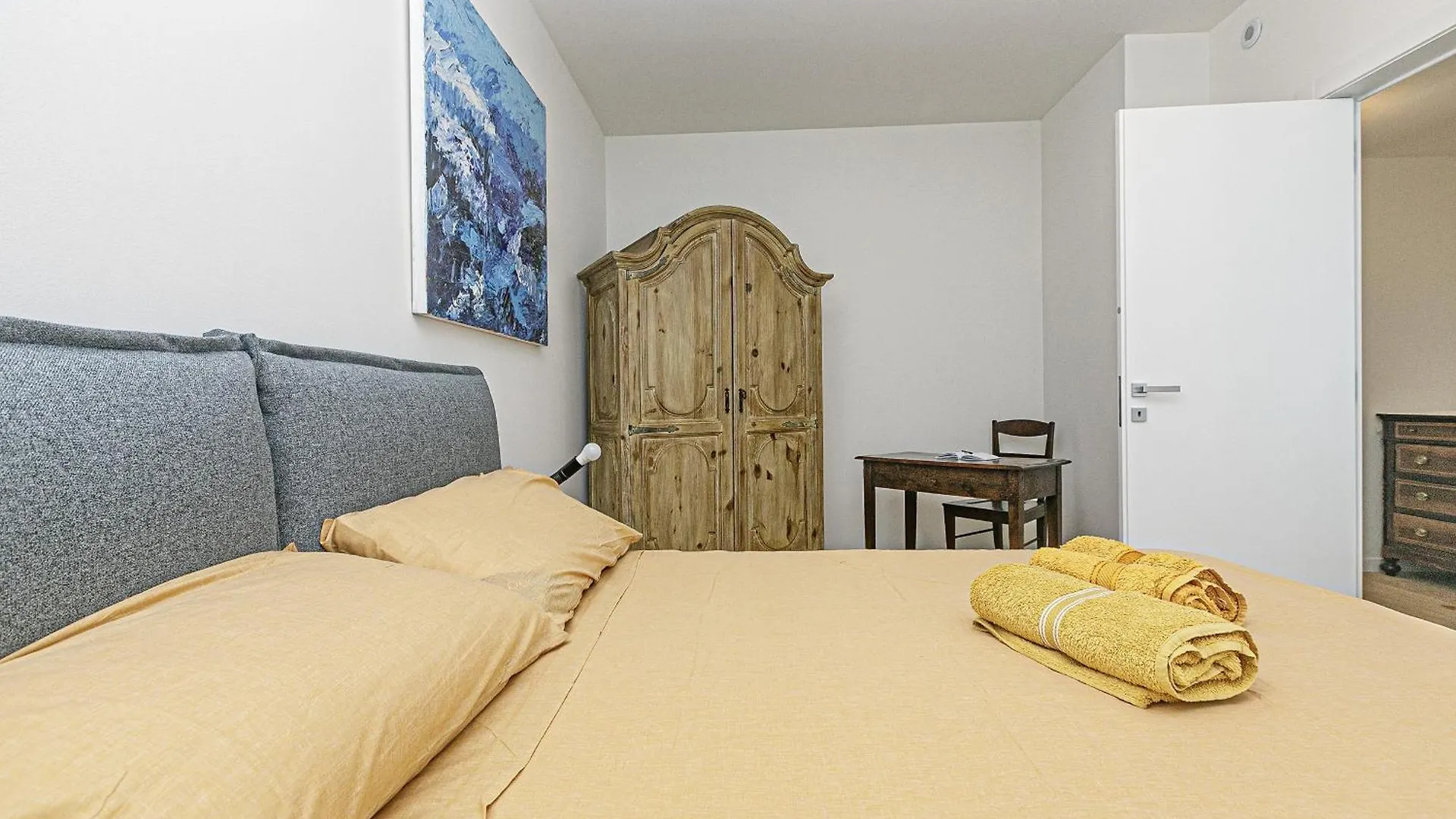 Iflat La Casa Sul Waterfront Di Levante Janov Apartmán